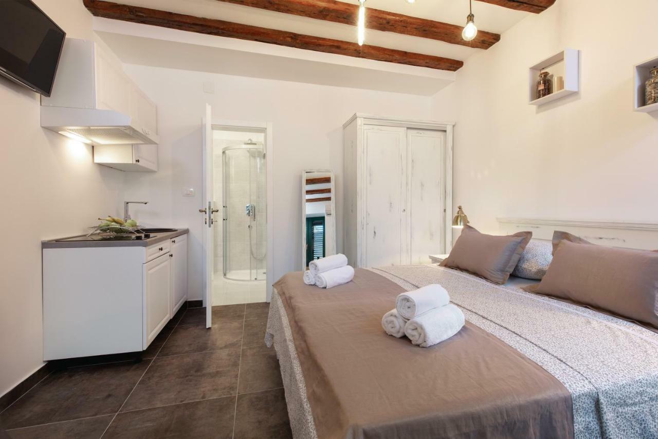 Studio Apartments Insula Split Ngoại thất bức ảnh