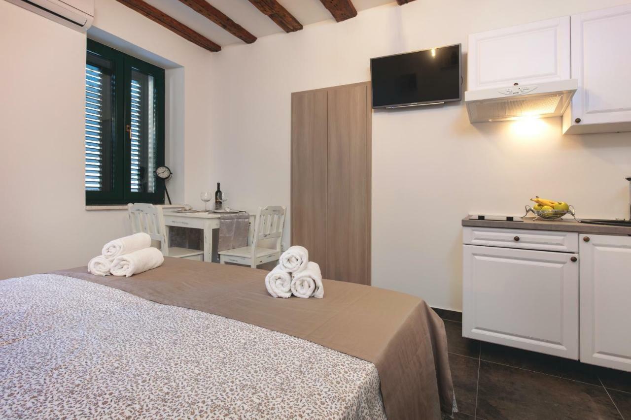 Studio Apartments Insula Split Ngoại thất bức ảnh
